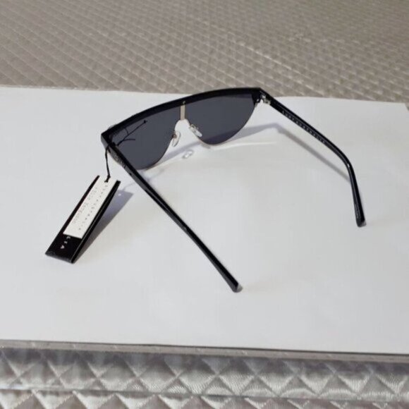 NWT Quay x Elle Ferguson black & gold frame tinted black shield lens sunglasses - Picture 15 of 16
